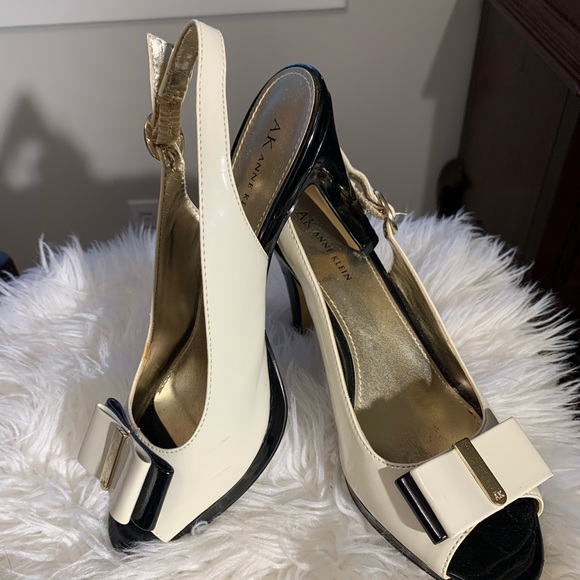 Ann Klein Classic black/white Pumps - Picture 2 of 9